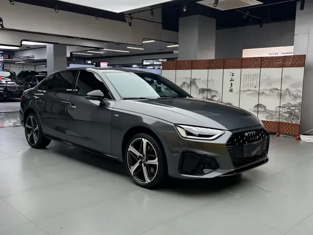 Фотография автомобиля — Audi A4L