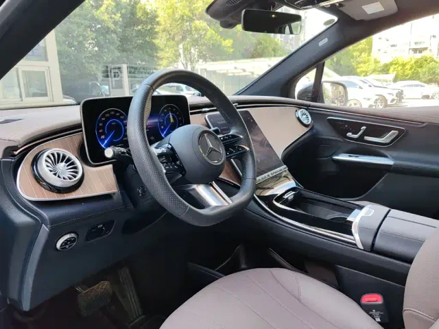 Mercedes-Benz EQE SUV — Фото автомобиля 6