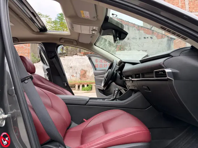 Mazda Axela — Фото автомобиля 13