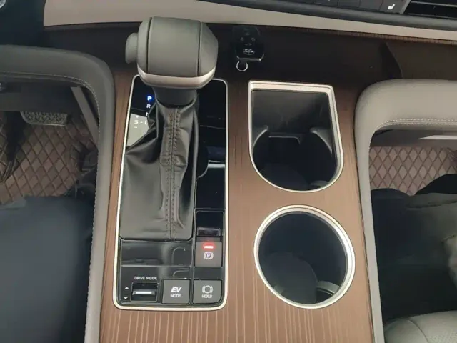 Toyota Toyota Sienna 2023 2.5L Hybrid Luxury Edition — Фото автомобиля 13