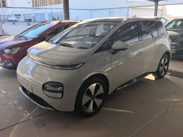 Фотография автомобиля — Baojun Cloud