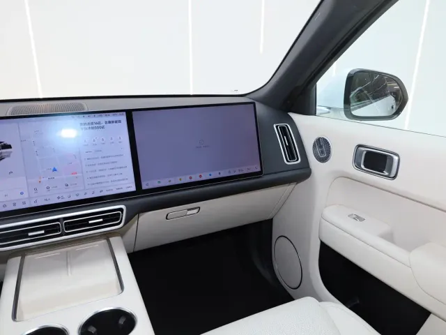 Li Auto L8 — Фото автомобиля 20