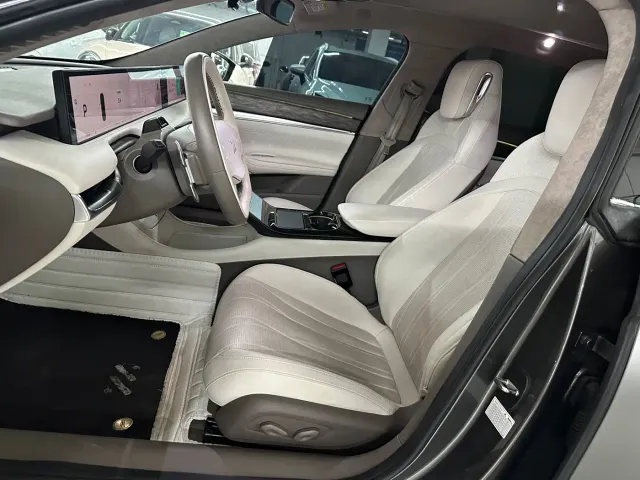 IM Motors L7 — Фото автомобиля 9
