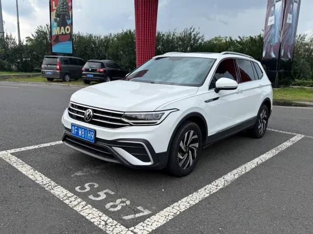 Фотография автомобиля — Volkswagen Tiguan L