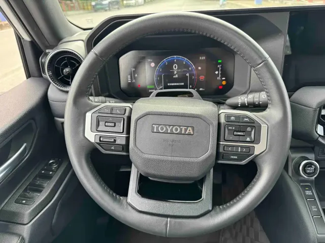 Toyota Prado — Фото автомобиля 10