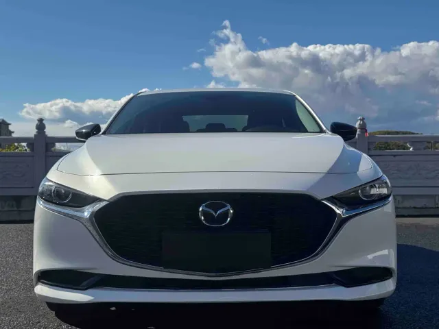 Mazda Axela — Фото автомобиля 2