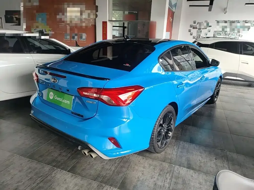Ford Focus 2022 Sedan EcoBoost 180 Automatic S Version — Фото автомобиля 6