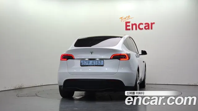 Tesla Model Y — Фото автомобиля 3