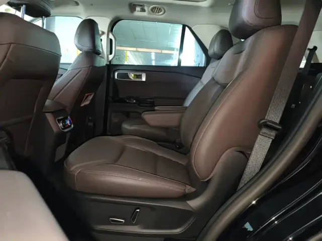 Ford Explorer — Фото автомобиля 16