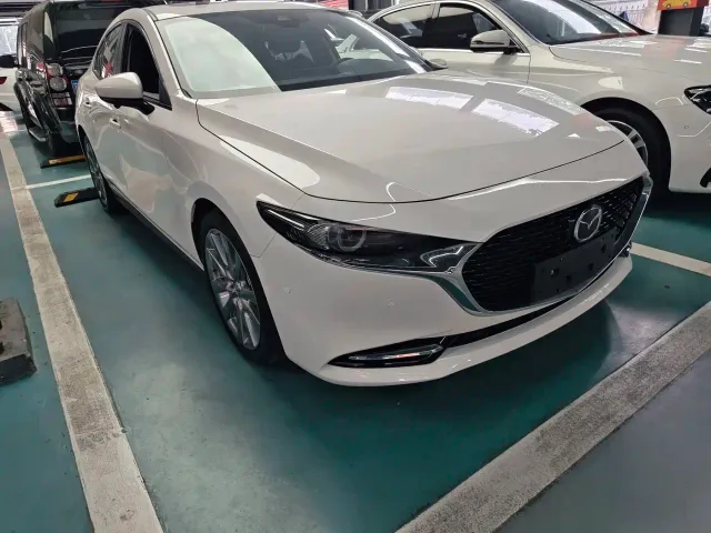 Mazda Axela — Фото автомобиля 3