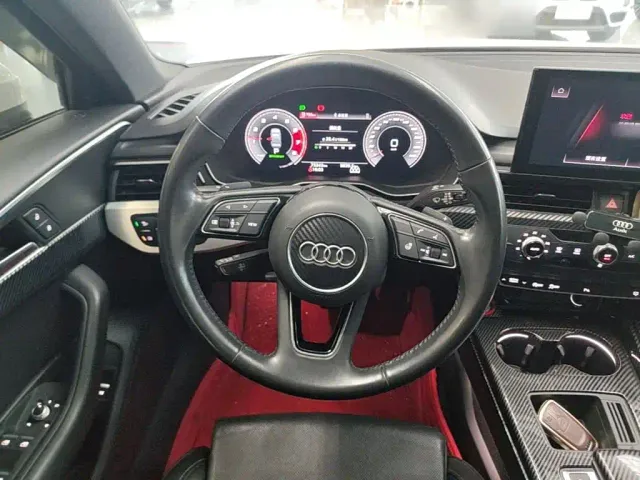 Audi A4L — Фото автомобиля 10