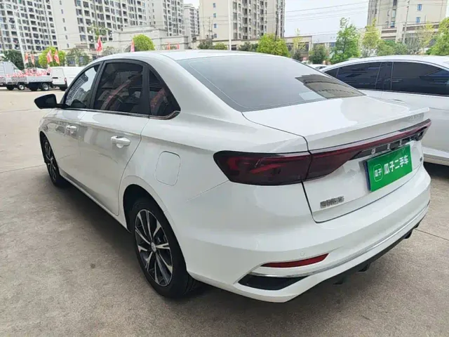 Geely Emgrand — Фото автомобиля 4