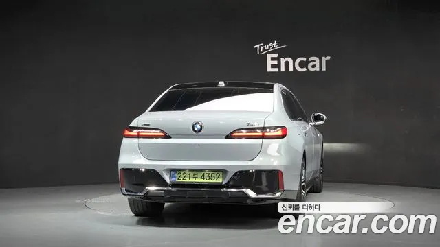 BMW 7 Series G70 — Фото автомобиля 4