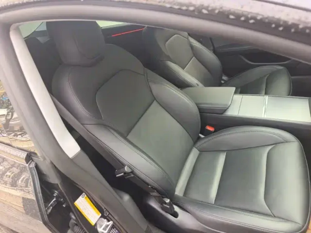 Tesla Model 3 — Фото автомобиля 24