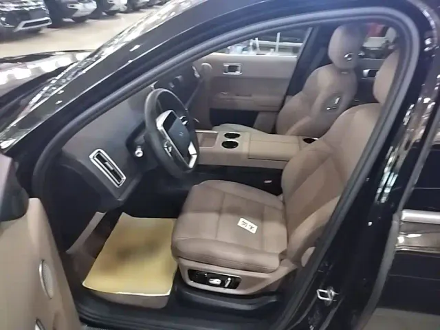 Li Auto L8 — Фото автомобиля 15