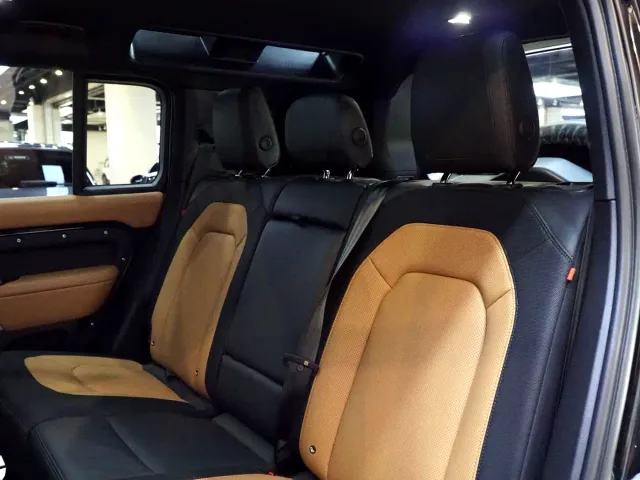 Land Rover Defender — Фото автомобиля 10