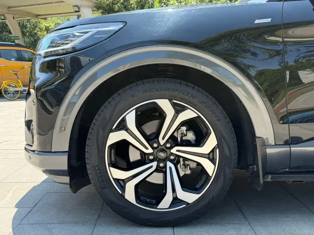 Ford Explorer — Фото автомобиля 11