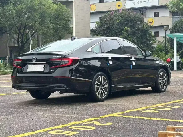Honda Accord — Фото автомобиля 9