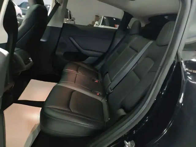Tesla Model Y — Фото автомобиля 16