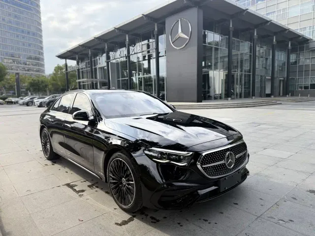 Mercedes-Benz E-Class — Фото автомобиля 3