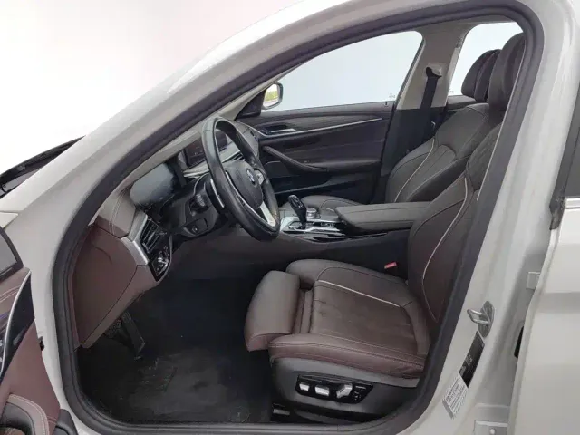 BMW 5 Series — Фото автомобиля 10