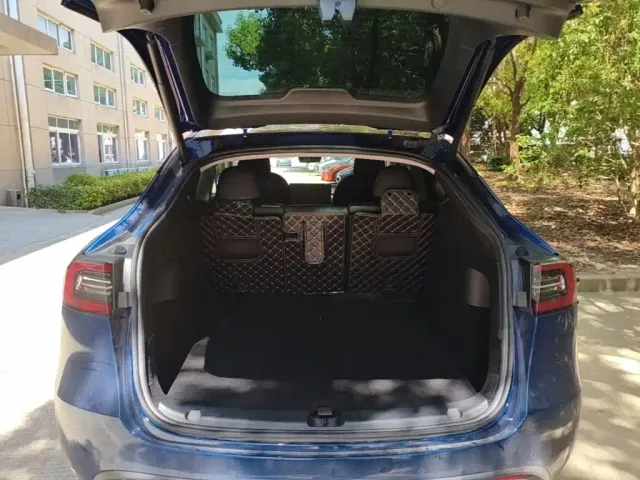 Tesla Model Y — Фото автомобиля 18
