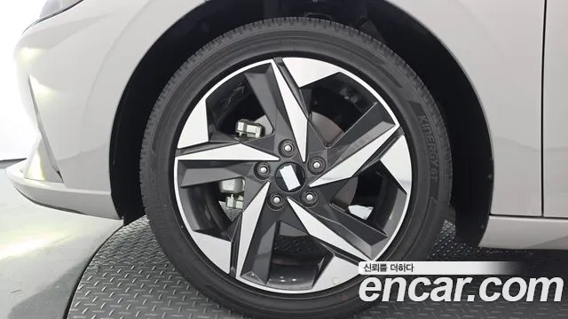 Hyundai AVANTE Avante (CN7) — Фото автомобиля 4