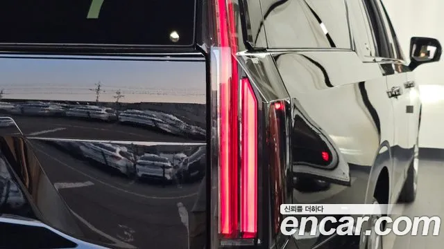 Cadillac Escalade — Фото автомобиля 8