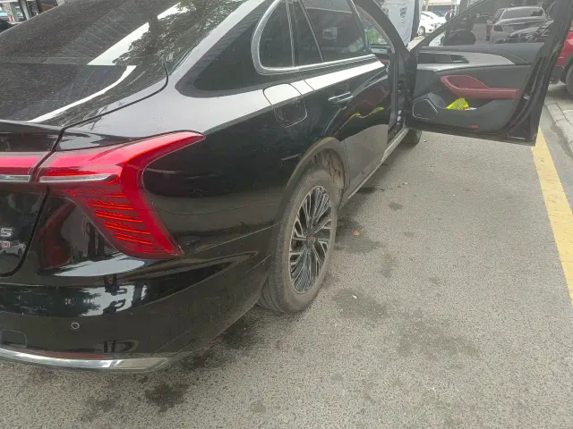 Hongqi H5 — Фото автомобиля 10