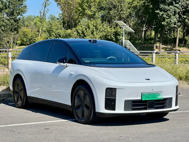 Li Auto i6 — Фото автомобиля 3
