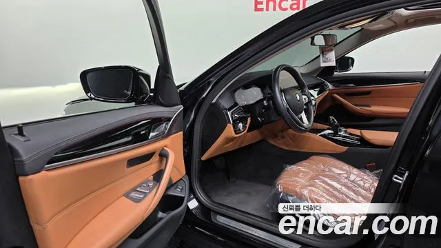 BMW 5 Series G30 — Фото автомобиля 10
