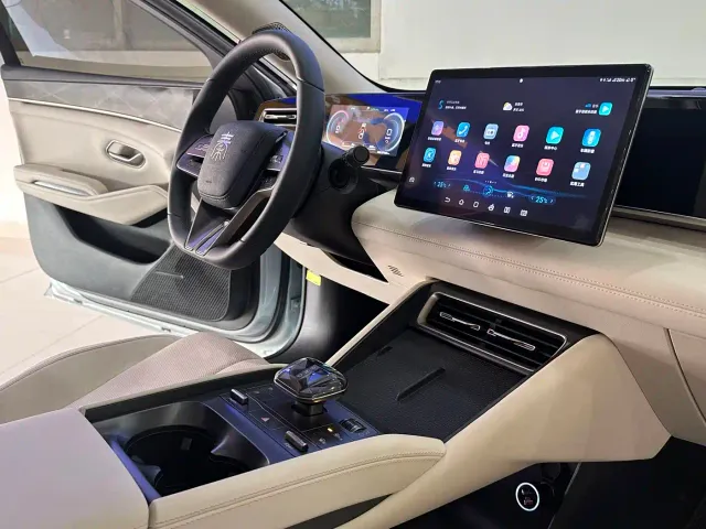 BYD Qin L — Фото автомобиля 18