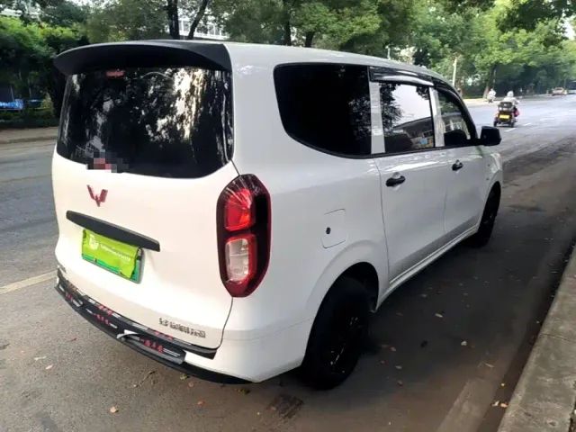 Wuling Hongguang — Фото автомобиля 6
