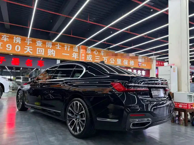 BMW 7 Series — Фото автомобиля 13