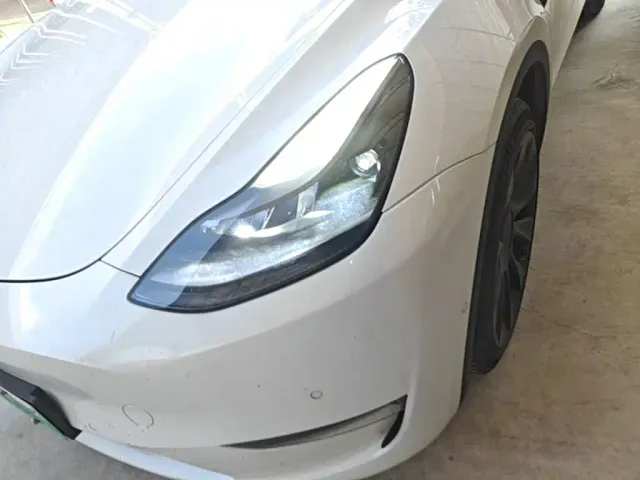 Tesla Model Y — Фото автомобиля 23