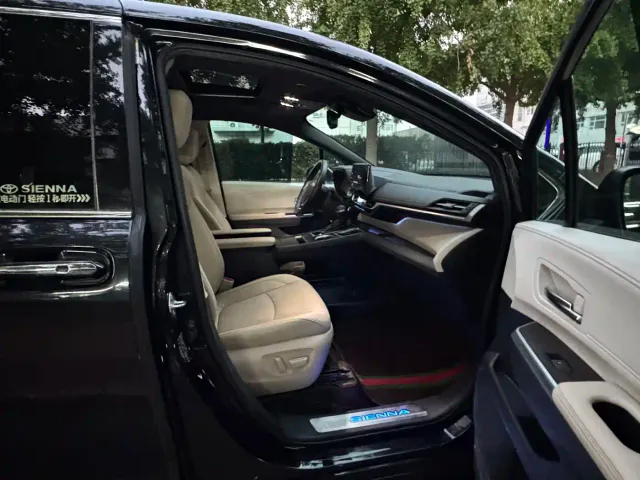 Toyota Sienna — Фото автомобиля 25