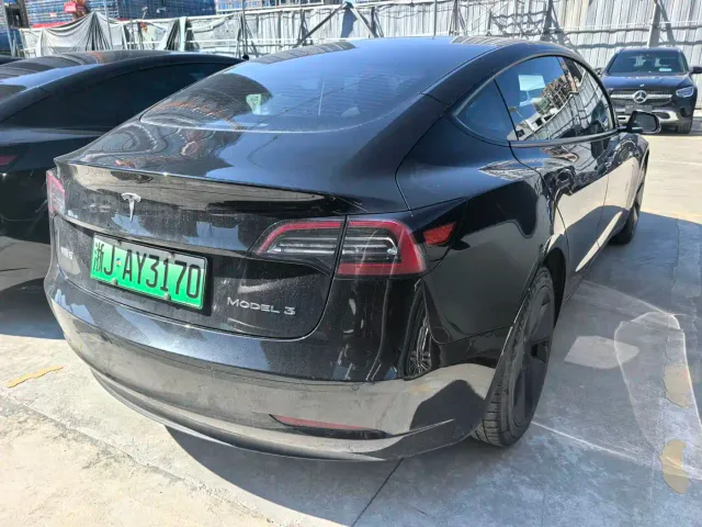 Tesla Model 3 — Фото автомобиля 14