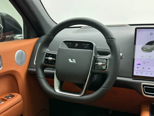 Li Auto L7 — Фото автомобиля 21