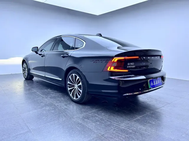 Volvo S90 — Фото автомобиля 5
