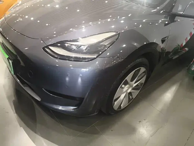 Tesla Model Y — Фото автомобиля 23