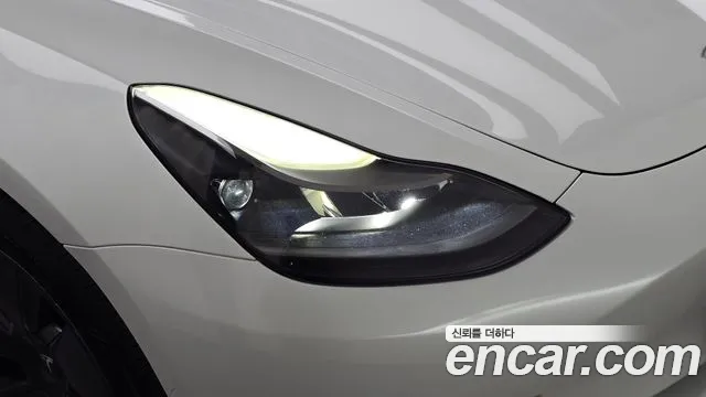 Tesla Model 3 — Фото автомобиля 7