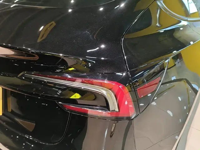 Tesla Model 3 — Фото автомобиля 7