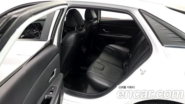 Hyundai AVANTE Avante (CN7) — Фото автомобиля 12