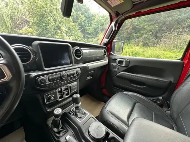 Jeep Wrangler — Фото автомобиля 21
