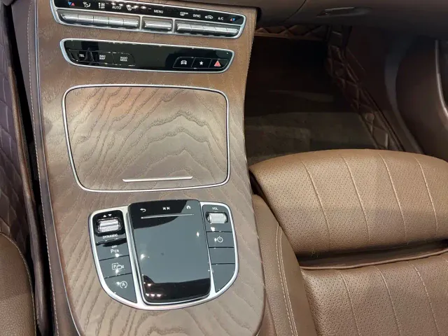 Mercedes-Benz E-Class — Фото автомобиля 14