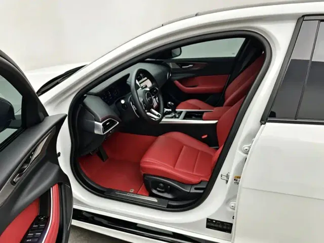 Jaguar XEL — Фото автомобиля 9