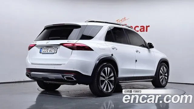 Mercedes-Benz GLE-Class — Фото автомобиля 2