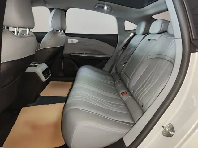 Geely Galaxy E8 — Фото автомобиля 16