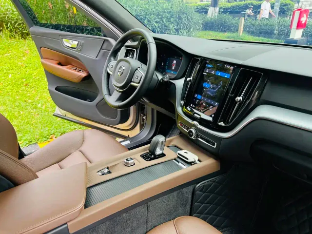 Volvo XC60 — Фото автомобиля 16