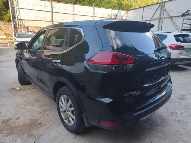 Nissan X-Trail — Фото автомобиля 4